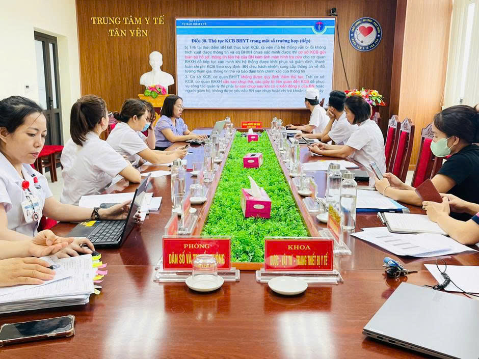 TRUNG TÂM Y TẾ TÂN YÊN TỔ CHỨC TẬP HUẤN NGHỊ ĐỊNH 188/2025/NĐ-CP; THÔNG TƯ SỐ 24/2025/TT-BYT; THÔNG TƯ 25/2025/TT-BYT VÀ THÔNG TƯ 26/2025/TT-BYT