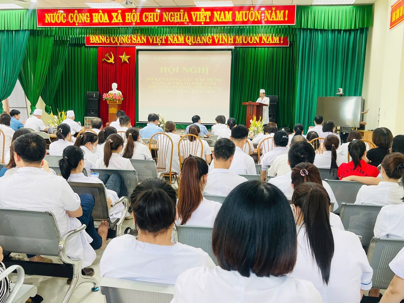 TRUNG TÂM Y TẾ TÂN YÊN TỔ CHỨC HỘI NGHỊ SƠ KẾT CÔNG TÁC ĐẢNG 6 THÁNG ĐẦU NĂM - TRIỂN KHAI NHIỆM VỤ 6 THÁNG CUỐI NĂM 2025