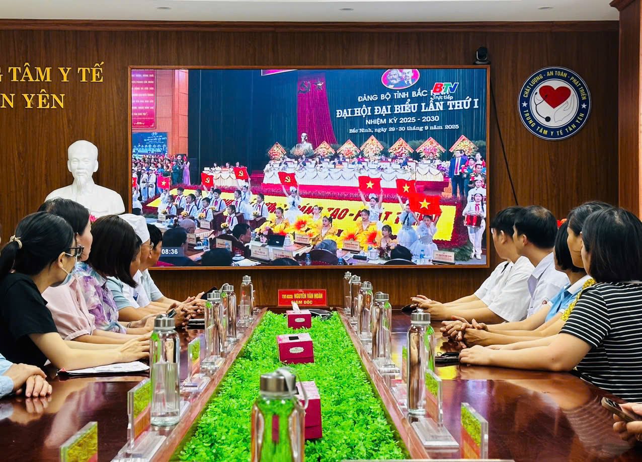 Trung tâm Y tế Tân Yên tổ chức cho cán bộ, đảng viên theo dõi truyền hình trực tiếp phiên khai mạc Đại hội đại biểu Đảng bộ tỉnh Bắc Ninh lần thứ I, nhiệm kỳ 2025-2030