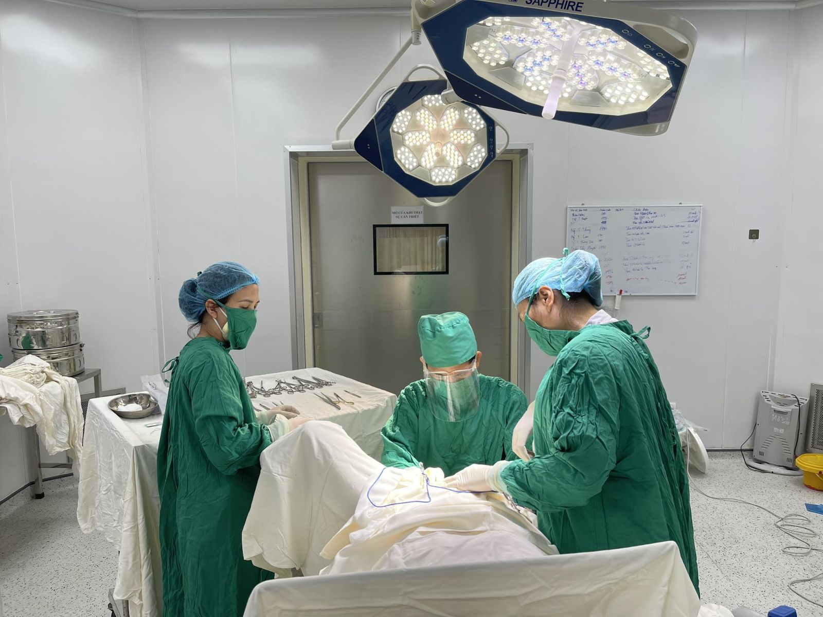 GIẢI QUYẾT NỖI LO - SA TỬ CUNG CỦA CHI EM PHỤ NỮ TẠI TRUNG TÂM Y TẾ TÂN YÊN