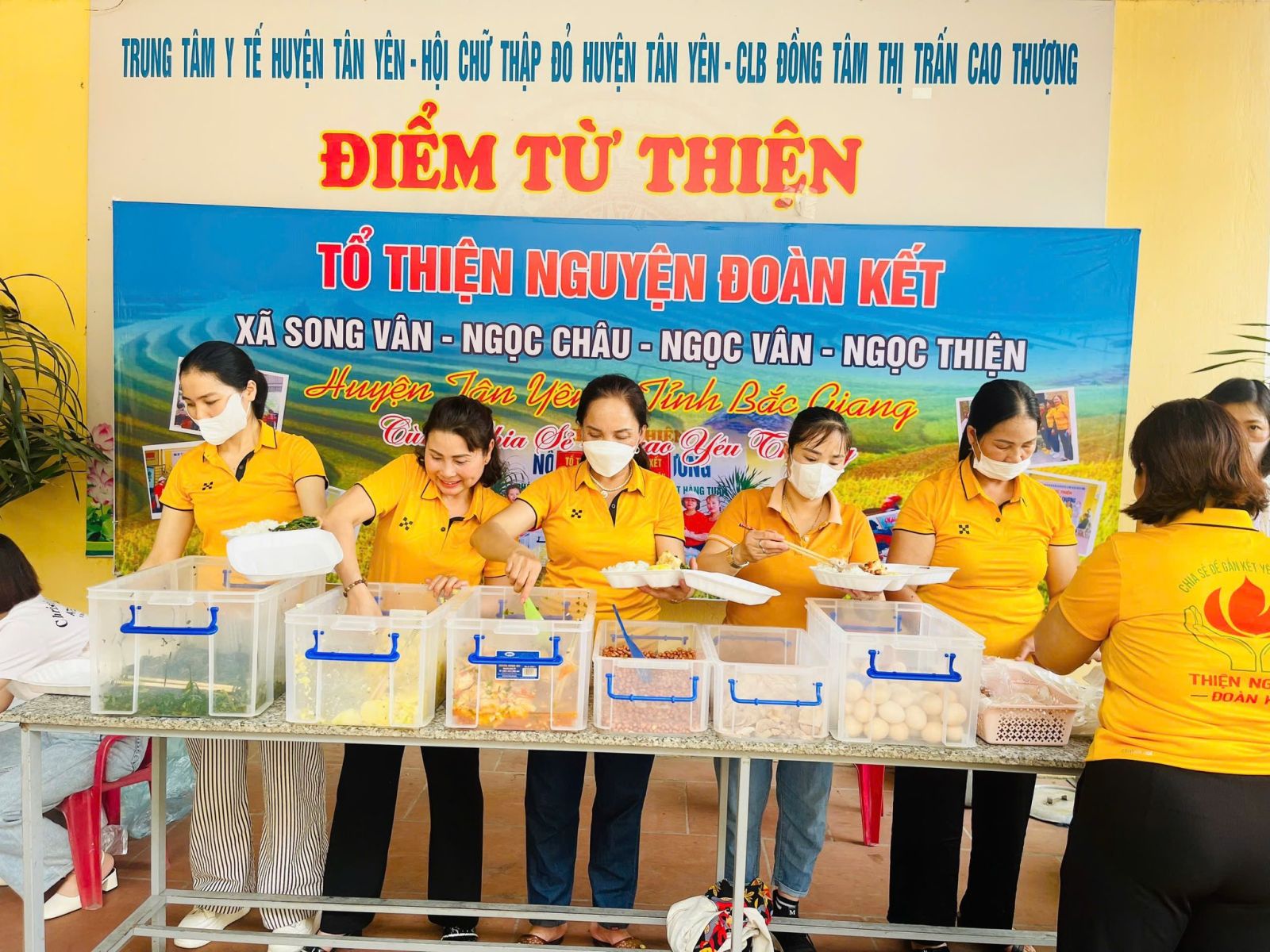 TRAO YÊU THƯƠNG ĐỂ NHẬN NHỮNG NỤ CƯỜI ẤM ÁP CỦA NGƯỜI BỆNH